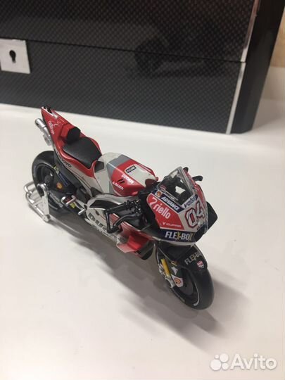 Модель мотоцикла 1/18