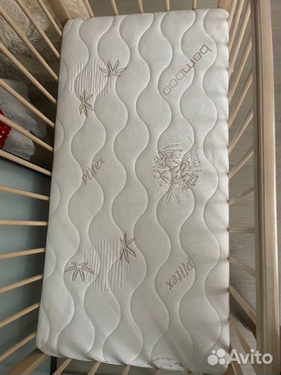 Детская кроватка с поперечным маятником