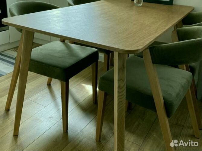 Столик из дерева