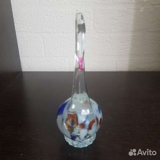 Стеклянный сувенирный лебедь