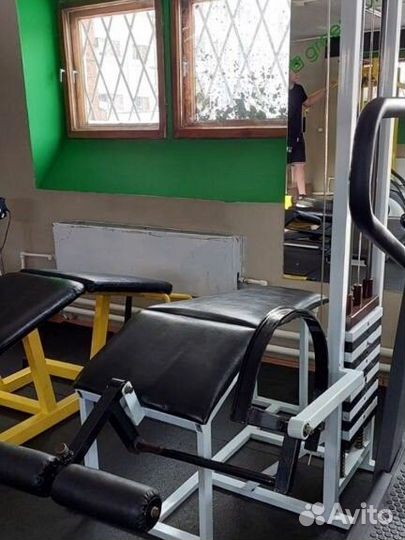 Тренажер сгибание ног