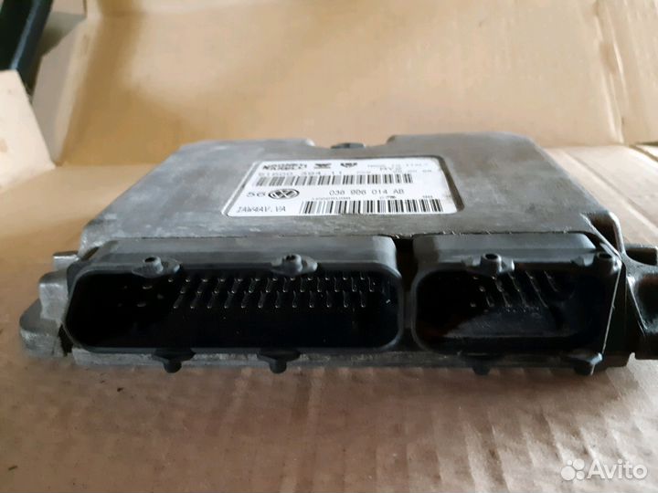 Блок управления двигателем Фольксваген Гольф 4