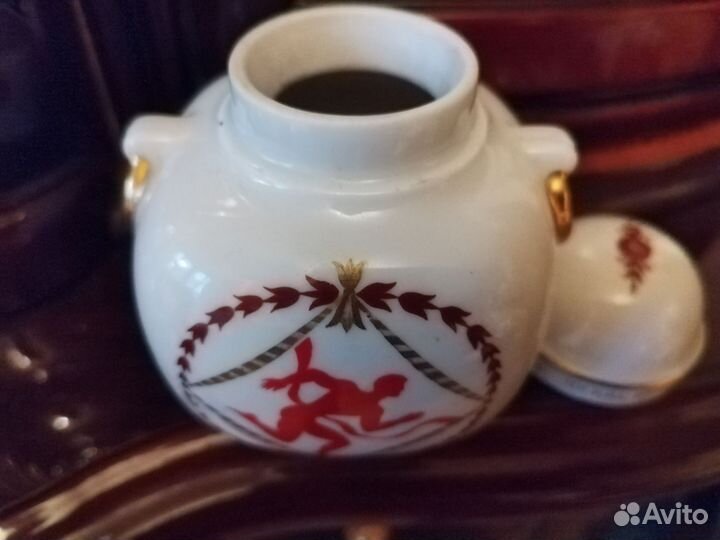 Фарфоровая чайница СССР лфз бегун
