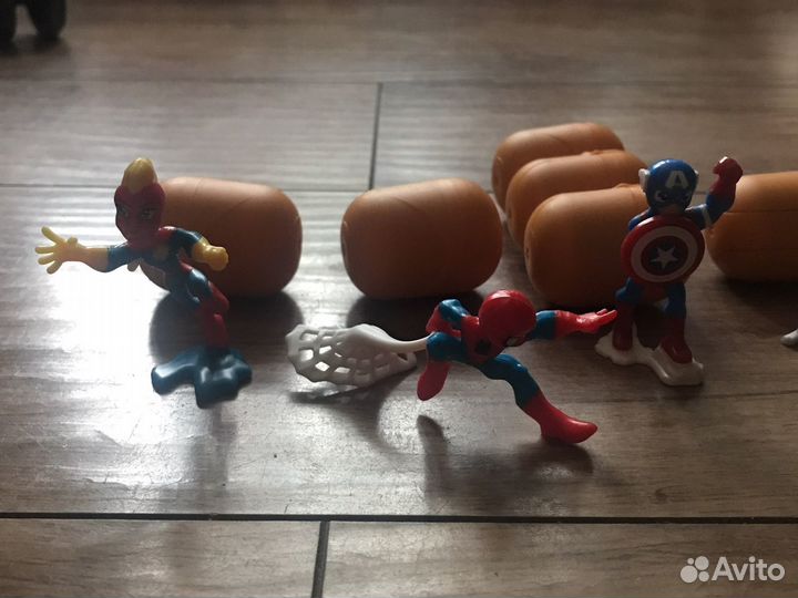 Игрушки из киндер сюрприза Marvel 2022