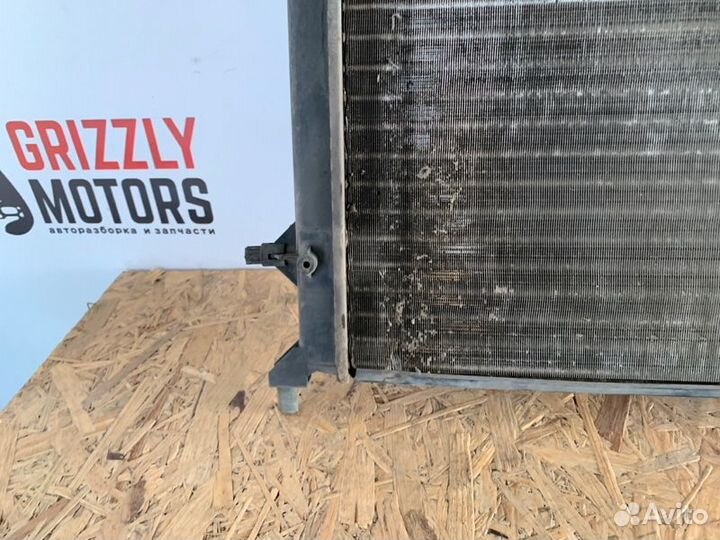 Радиатор охлаждения двигателя Volkswagen Golf 1K