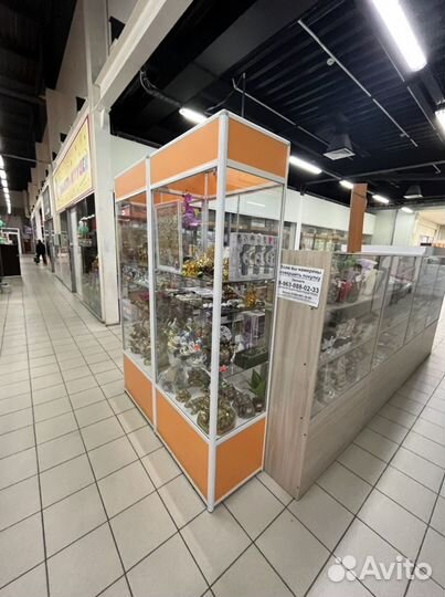 Торговые витрины и стеллажи бу