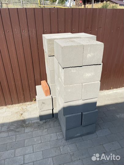 Бетонные блок полнотелый