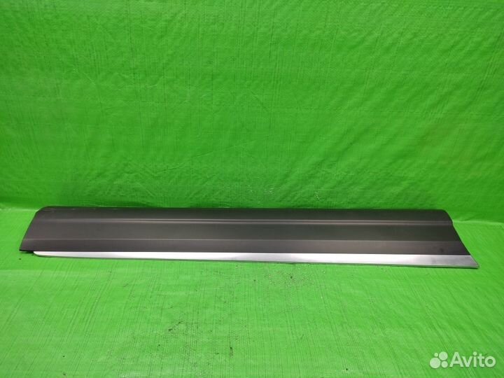 Накладка перед. прав. двери + хром Tiguan 11-16