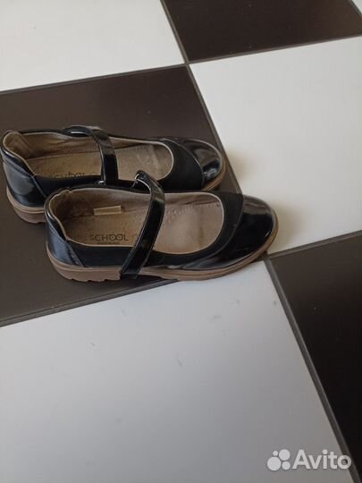 Школьные туфли