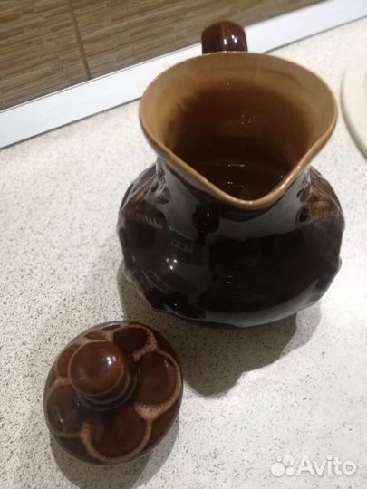 Глиняный кувшин для вина