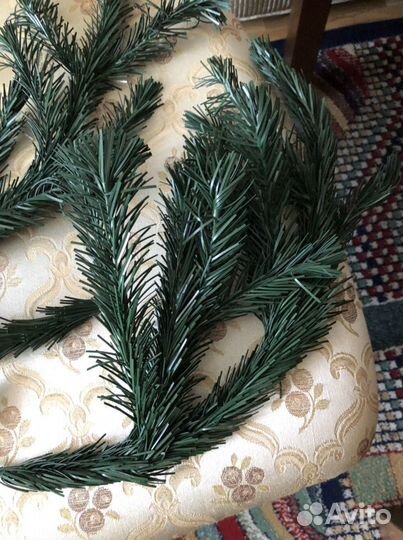 Еловые ветки