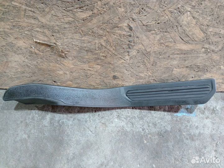 Ступенька подножки левая Scania P8X400 самосвал