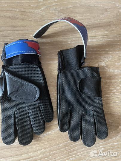 Вратарские перчатки