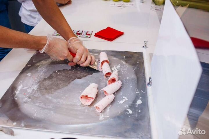 Продавец жареного мороженого