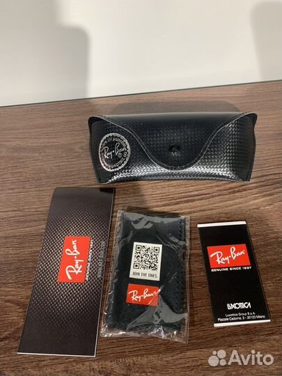 Солнцезащитные очки Ray Ban