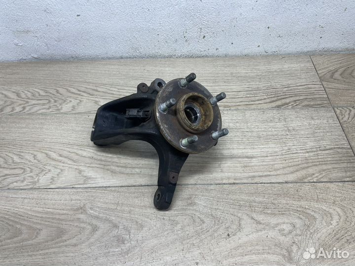 Кулак передний правый Mazda 3 bk 02-05 дорестайл