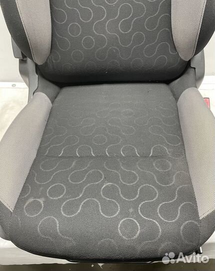 Сиденье переднее правое Citroen C3 Picasso 2010