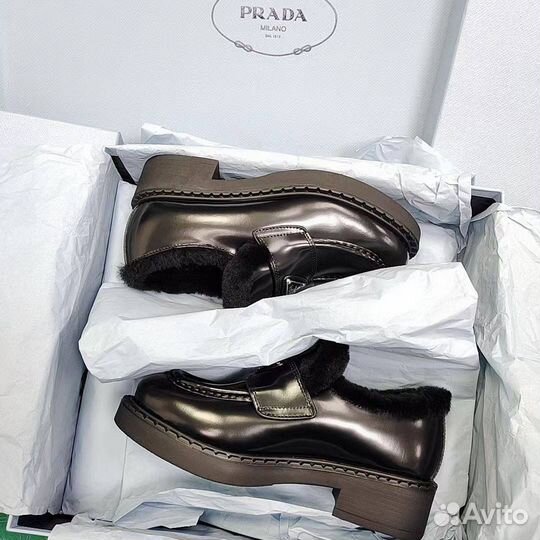 Лоферы с мехом Prada