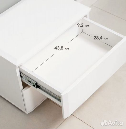 Тумбочка прикроватная белая