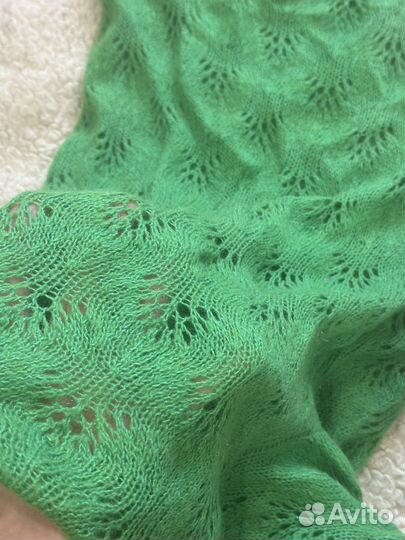 Свитер зеленый