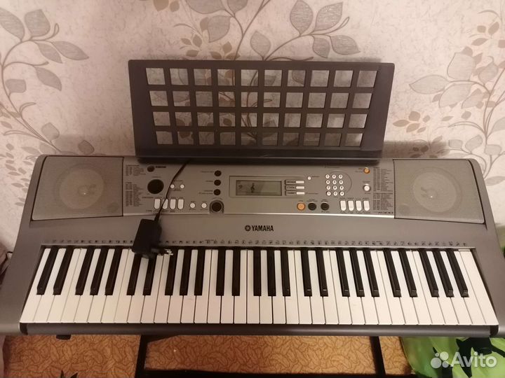 Синтезатор Yamaha psr R 300