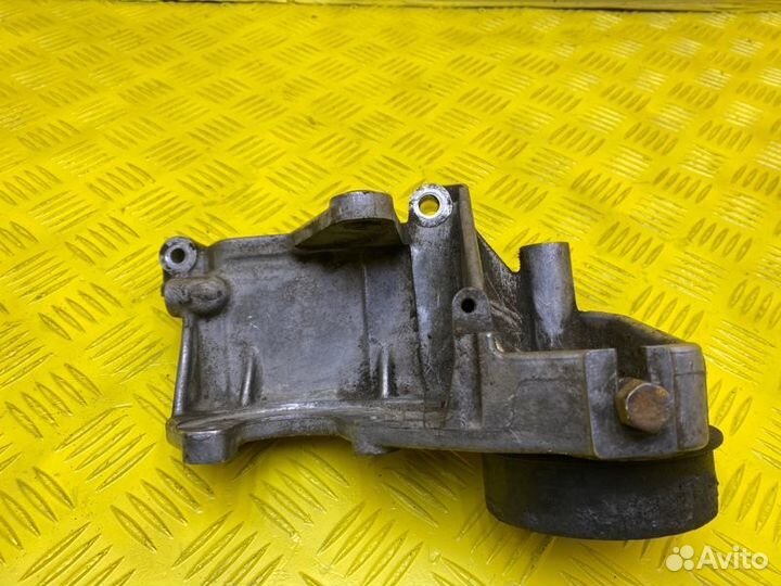 Кронштейн гидроусилителя Mitsubishi Pajero