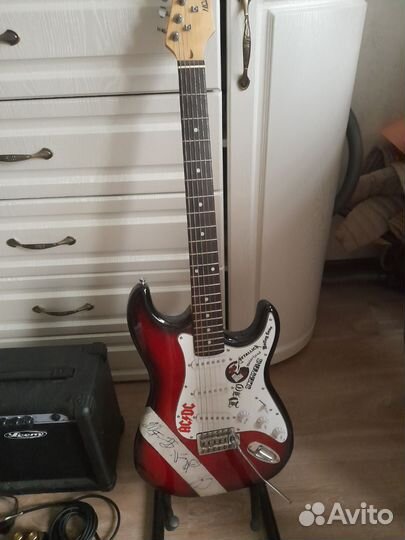 Электро гитара с комбиком и педалью эффектов