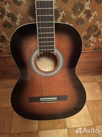 Классическая гитара шестиструнная