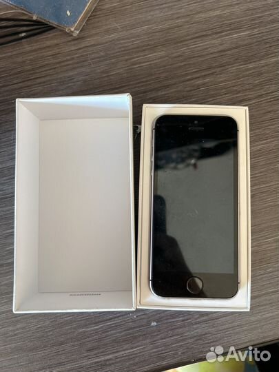 iPhone SE, 16 ГБ