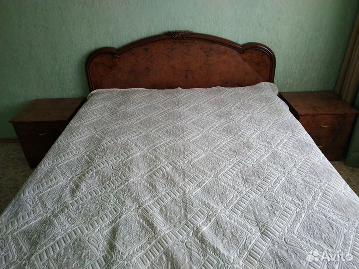 Продам спальный гарнитур