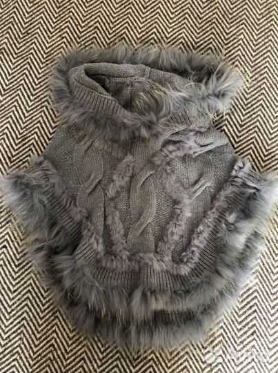 Пончо вязаное с мехом