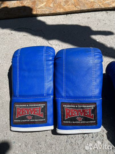 Боксерские перчатки