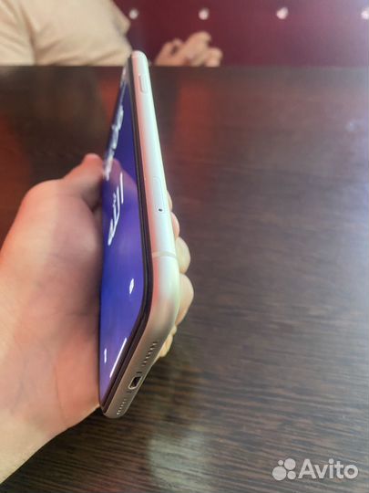 Телефон iPhone 11