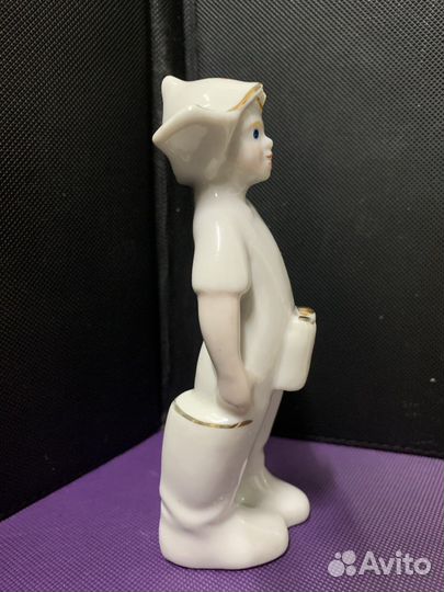 Статуэтка фарфор Мальчик в будёновке