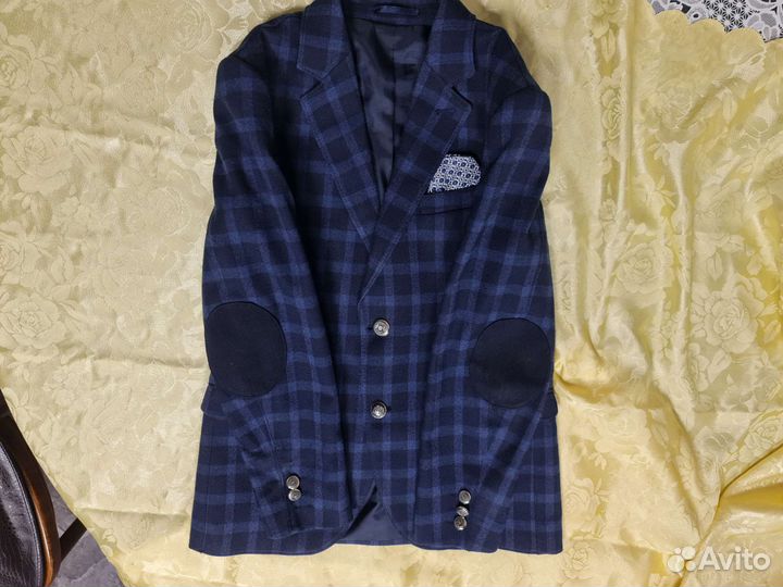 Стильный пиджак в клетку на рост 140