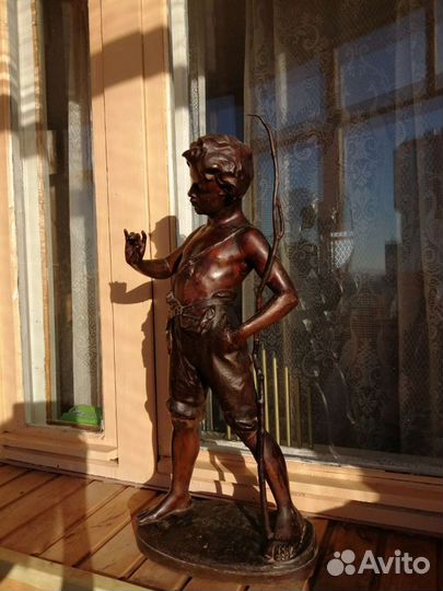 Антикварная бронзовая статуэтка