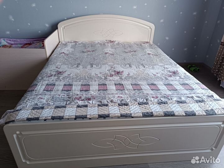 Спальный гарнитур