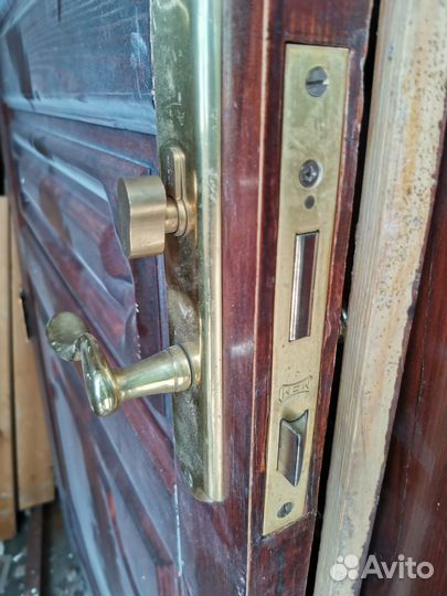 Двери межкомнатные деревянные б/у из массива