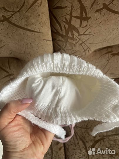 Продам демисезонные шапочки на девочку