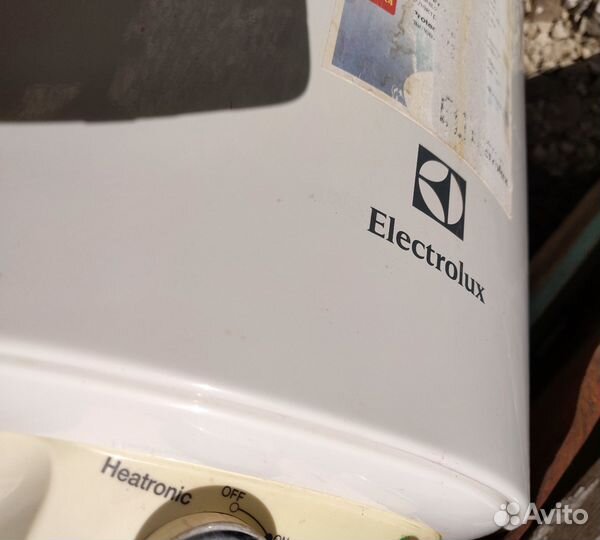 Водонагреватель Electrolux EWH 30 Heatronic Slim