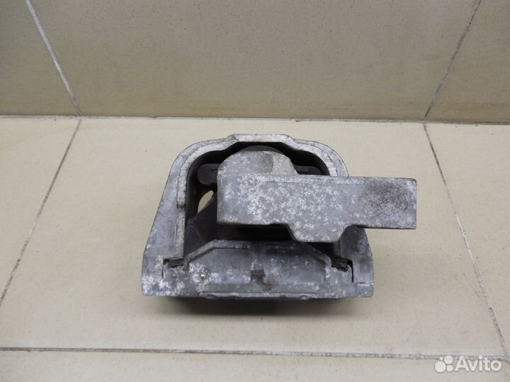 Опора двигателя правая Tiguan 2011-2016