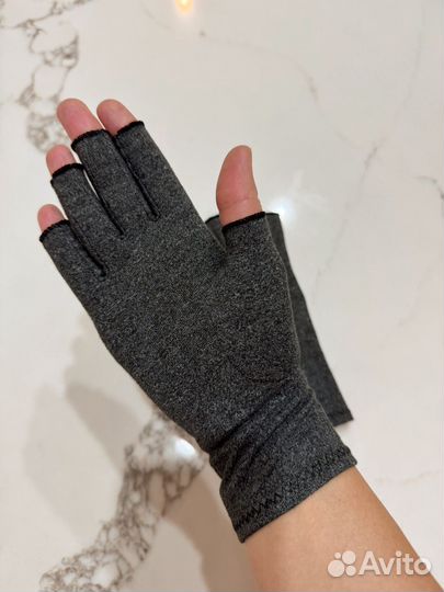 Перчатки без пальцев женские