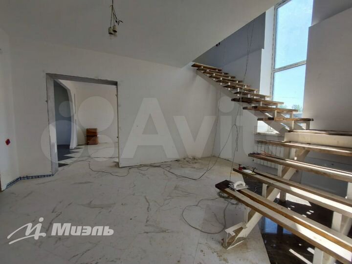 Дом 213 м² на участке 5,5 сот.