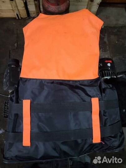Спасательный жилет бу