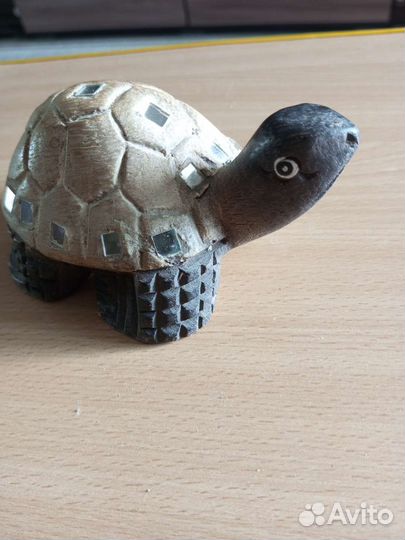 Сувенир черепаха из дерева