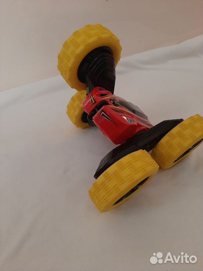 Hot wheels машинка-перевертыш на пульте управления