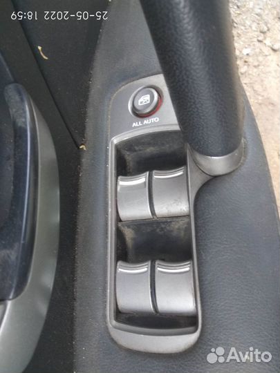 Блок стеклоподъемников на Хонда Легенд 2007 года