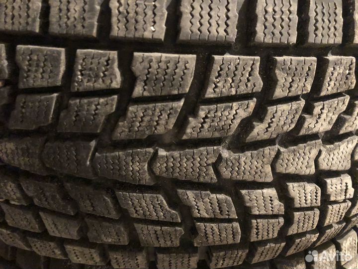 Bridgestone Blizzak Ice 275/70 R17 125S