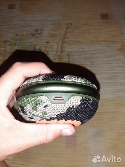 Продам колонку jbl Clip4