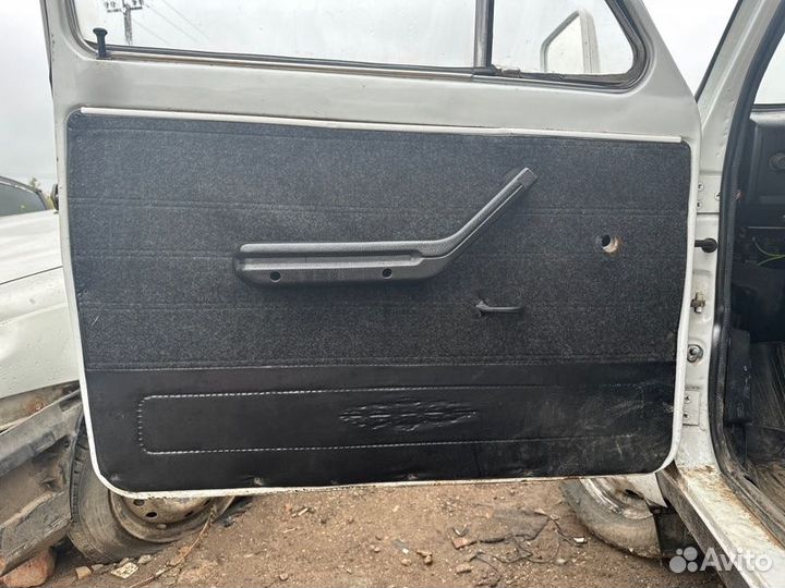 Обшивка двери Ваз Нива 2121 1.6 2121